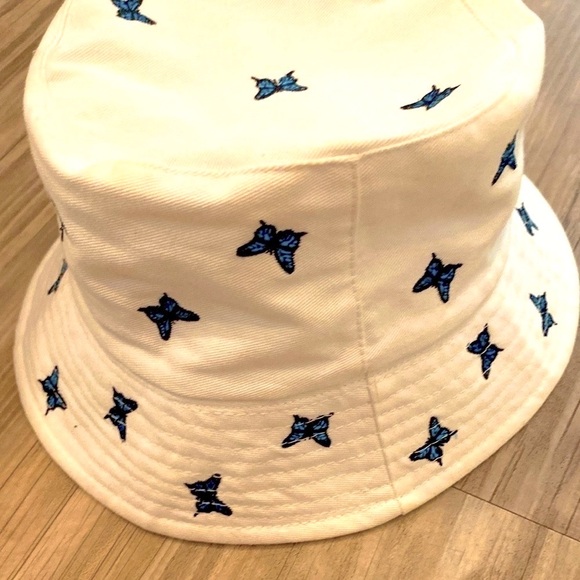 (GOOD CONDITION) Forever 21 girls bucket hat w/blue butterflies 🦋!! (One size) - Picture 2 of 16